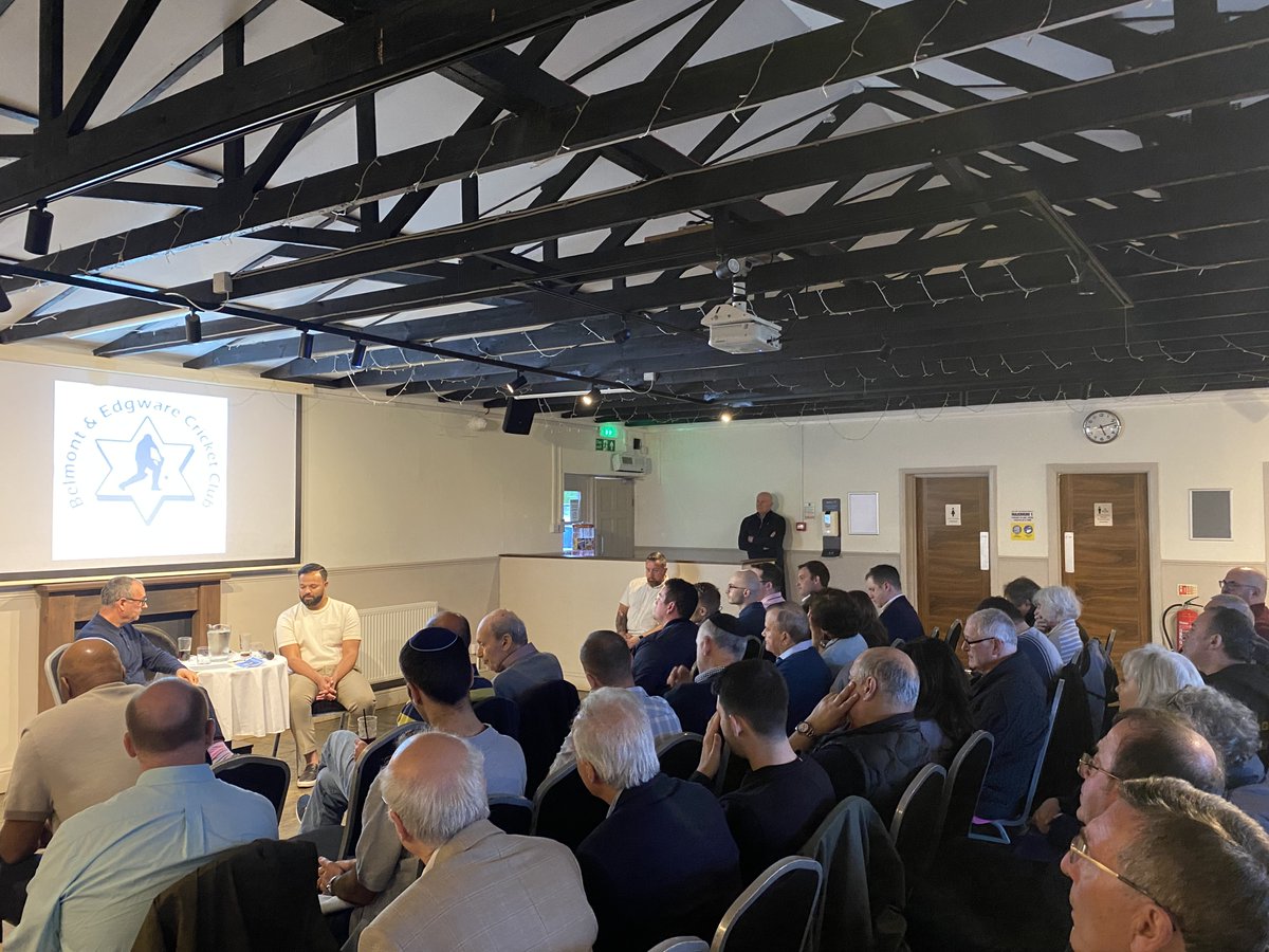 Mendelpol's tweet image. Book launch for @AzeemRafiq30 this evening. 

Delighted to get a mention! Has been good to get to know him in the last few years, and hopefully his experiences - good and bad - lead to something positive, long term

geni.us/AzeemRafiq 

#ItsNotBanter