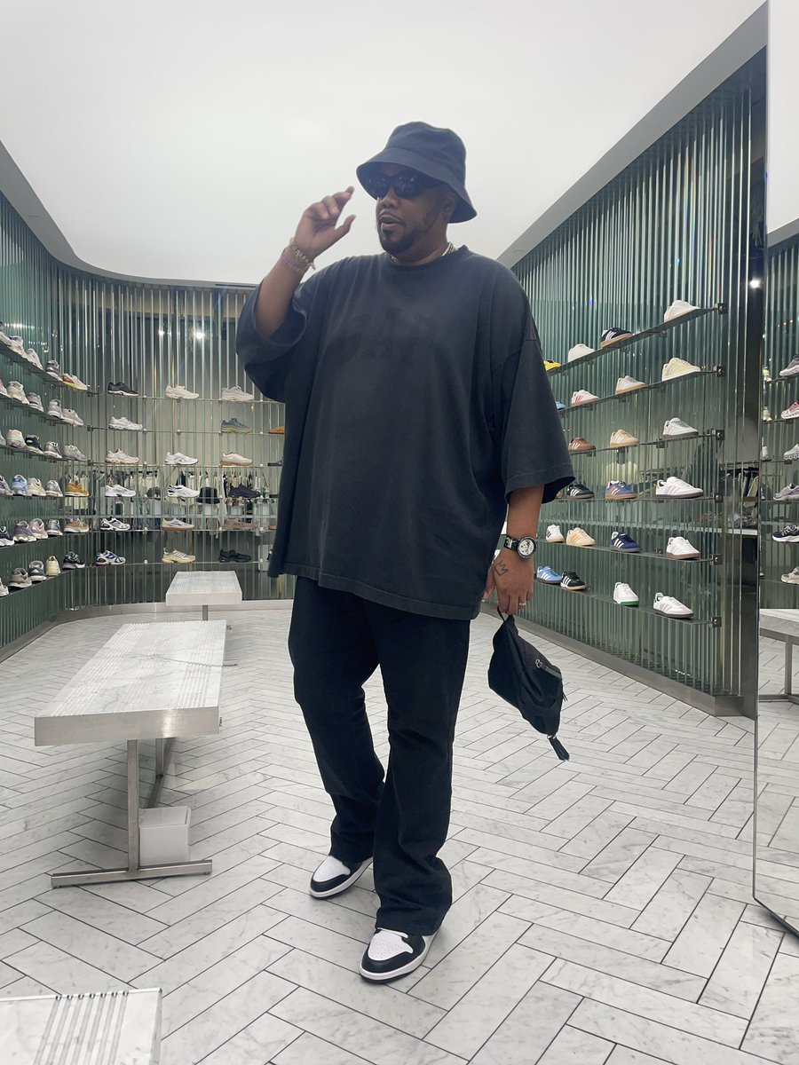 PeelDemLayersBack tweet media