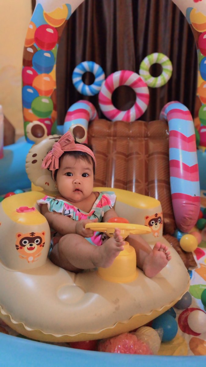 Ramadhaniadede's tweet photo. Masih tak nyangka , kesabaran ku yang setipis tisu di bagi 2 dititipkan seorang anak yang unyuu, kadang baik hati kalau mama nya lagi banyak kerjaan dan kadang super manja waktu mamanya mau metime 🫶🏻 https://t.co/4ZhfJnnLK2