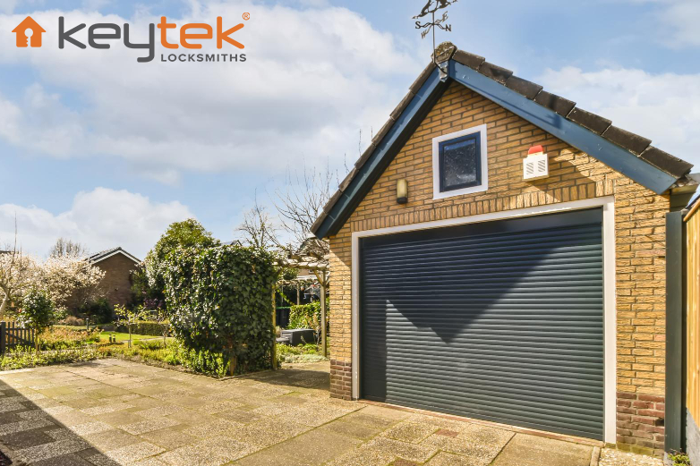 Keytek_UK's tweet photo. One in four #garage owners have been #burgled in the UK! Garage #security is vital to ensure you're not the next victim. Take a look at our updated blog for our top recommendations on the best garage door locks!

https://t.co/TPcCzJvj0j

#keytek #locksmithtips #garagesecurity https://t.co/NF8bfw12jc