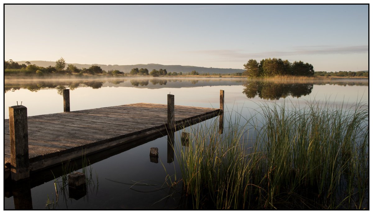 OllyGriffin's tweet image. Same location,  first is during Blue Hour, second in Golden Hour. Which do you prefer?
Lough Doire Bhile,  Co. Tipperary in #Ireland 
#StormHour #rteweather