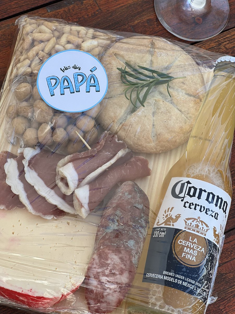 Fernandeez02's tweet photo. Que liiiinnnndo que mi propuesta para el día del padre tenga éxito!! 🔥 La idea era algo diferente, calidad, y buen precio y así fueee!! Pidan pidan quede están quedando pocas 🤭🤭🤭 todo casero!!! https://t.co/c127qHosL5