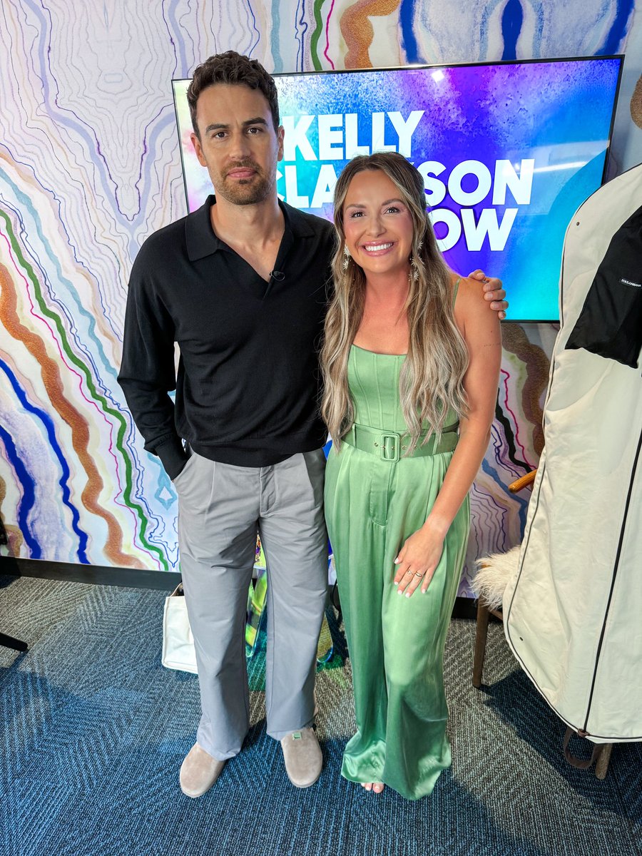 so excited to be part of the <a href="/KellyClarksonTV/">The Kelly Clarkson Show</a> today! and I mayyyy have fan girled over Theo James &amp; asked for a pic. make sure to tune in 💛