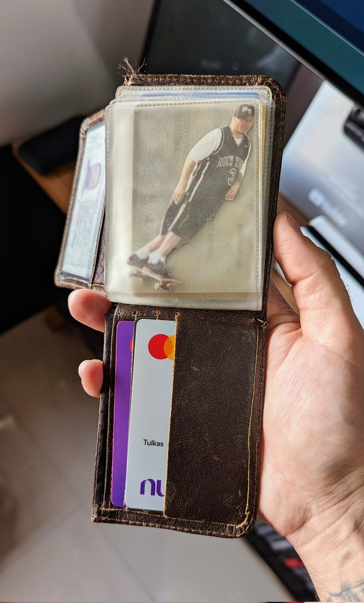 Antes de gastar em qualquer coisa, eu sempre me lembro:
"Sintonia, telepatia, comunicação pelo córtex bum bye bye."

Aí eu gasto igual pq não sei o que isso significa.