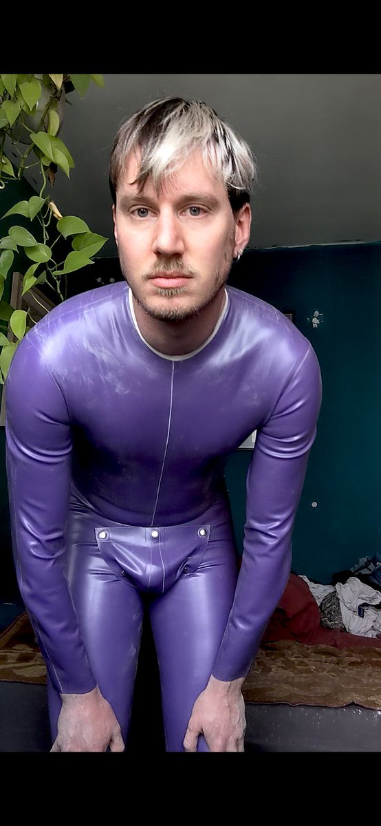unforcerror's tweet photo. New neck entry suit is a bit roomy at the arms, but I'm liking the color 😈

Finally got some proper motivation to go to the gym I guess 💪🏻💀👍🏻 https://t.co/QoYp1MMX9P