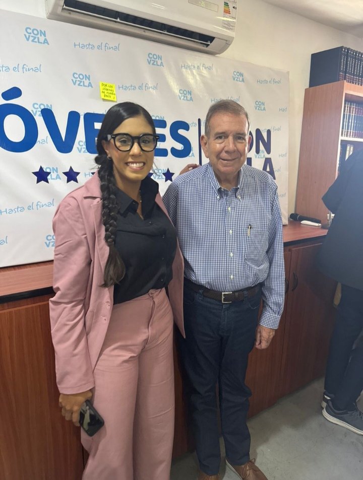 caracaspcd's tweet photo. Hoy Nuestra secretaria Juvenil Nacional @SoyAbigailegp En reunión con el candidato @EdmundoGU llevando la propuesta de la juventud del @PCD_Venezuela para la reconstrucción del País.

@CarlosAlaimove @ComanditosVzla @ConVzlaComando https://t.co/akxhAReGcL
