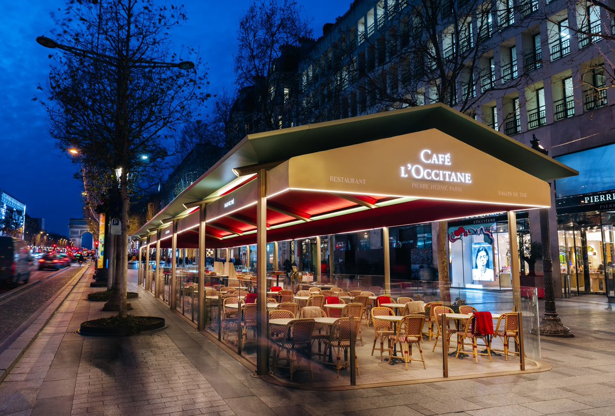 Avenue des Champs-Élysées (@avchampselysees) on Twitter photo 👉 Concevoir une terrasse qui concilie l’harmonie visuelle et l’héritage patrimonial de l’avenue !
👉 S’adapter aux enjeux environnementaux, énergétiques mais aussi esthétiques et fonctionnels !
Merci au designer <a href="/RamyFischler/">Ramy Fischler</a> d’avoir pensé les nouvelles #terrasses 👉 Concevoir une terrasse qui concilie l’harmonie visuelle et l’héritage patrimonial de l’avenue !
👉 S’adapter aux enjeux environnementaux, énergétiques mais aussi esthétiques et fonctionnels !
Merci au designer <a href="/RamyFischler/">Ramy Fischler</a> d’avoir pensé les nouvelles #terrasses
