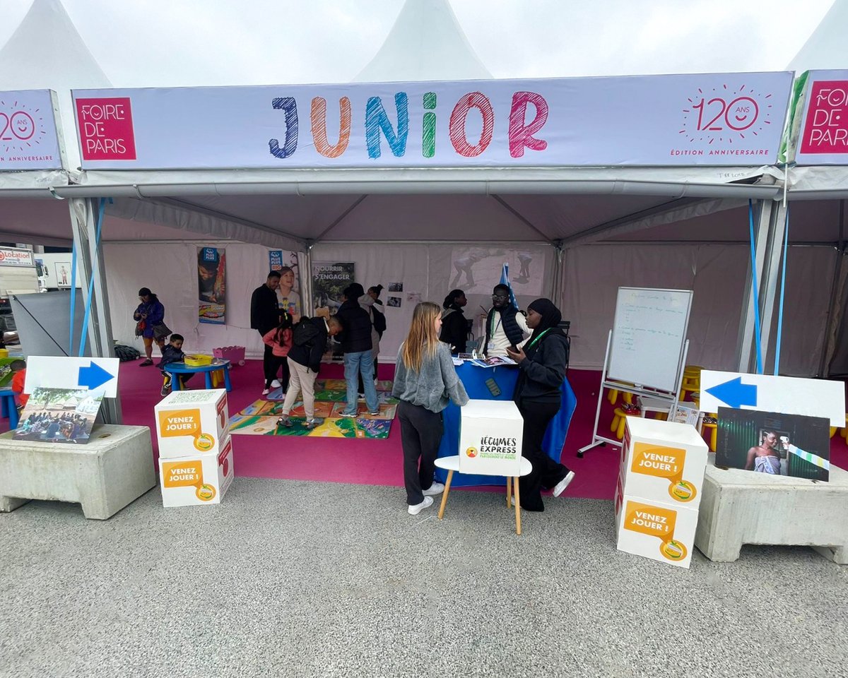geninc_eu's tweet photo. In May, #Geninc Brand Ambassadors were at the Foire de Paris Junior, an area dedicated to families and children at the very heart of the #FoireDeParis, to represent our charity partner and help families interested in becoming donors and support our partner's cause. 💛 https://t.co/3kl0JE7Y2H