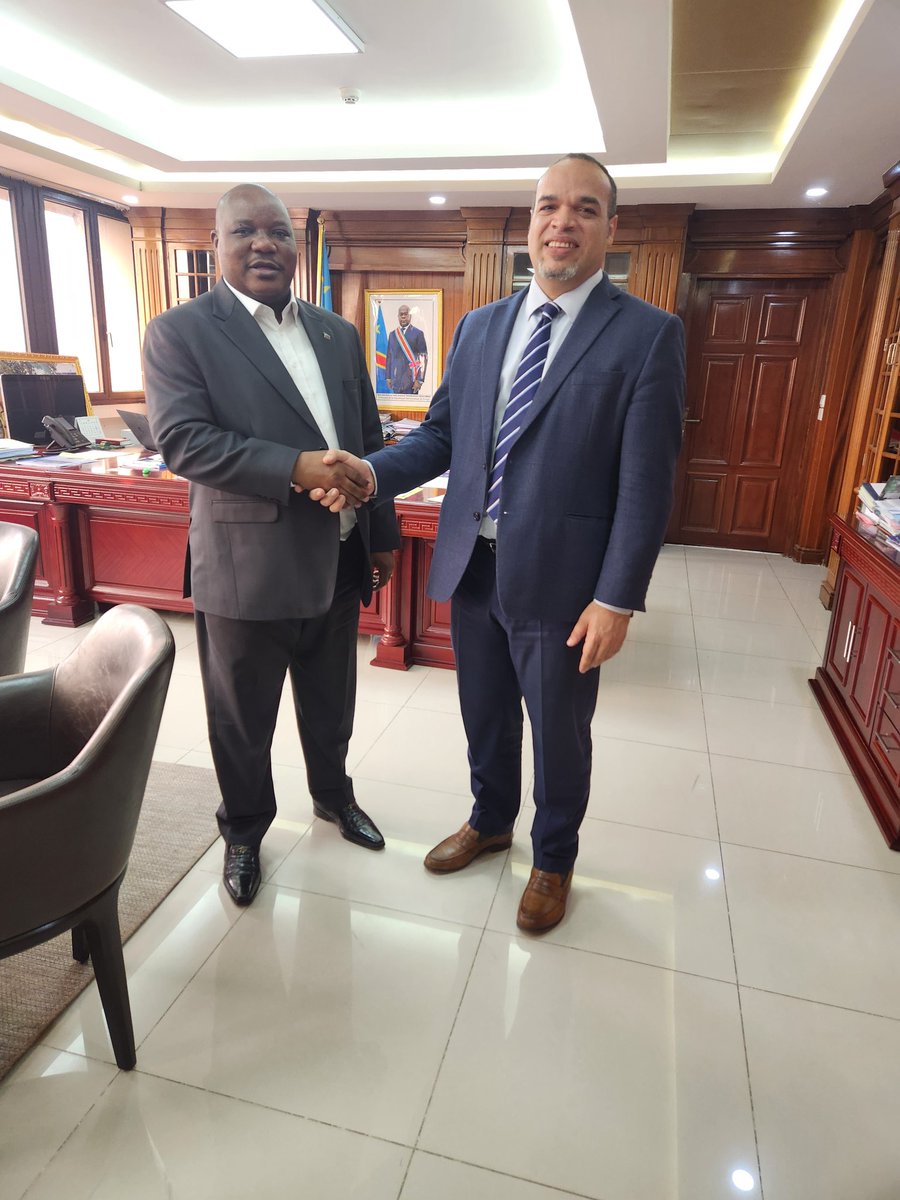 Plaidoyer en faveur de l'électrification de la cité de Nyantende en construction. Riches échanges ce jour avec le Directeur Général de la SNEL, Mr Fabrice LUSINDE.
Cela profitera également au stade de Bukavu à Nyantende. 
<a href="/fatshi13/">Félix A. Tshisekedi</a> <a href="/AugustinKabuyaT/">Augustin KABUYA</a> <a href="/Lusinde2/">LUSINDE WA LUSANGI</a> <a href="/SuminwaJudith/">Judith SUMINWA TULUKA</a>