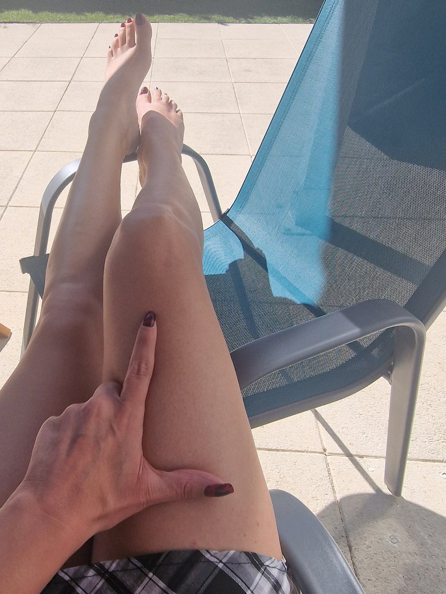 herrindie1's tweet photo. Ich genieße die Sonne und du zahlst meine 🍸 drinks 😁
#Finsub #findommiss #findomdrain #zahlschwein #moneyslave #findom #zahlschwanz #moneyslavesuisse #paypiggy #losers #lady #versager #zahlopfer #zahltrottel #Zahlsklave
@swissfindom
@RTGermanFindom https://t.co/15TUlY1RTK
