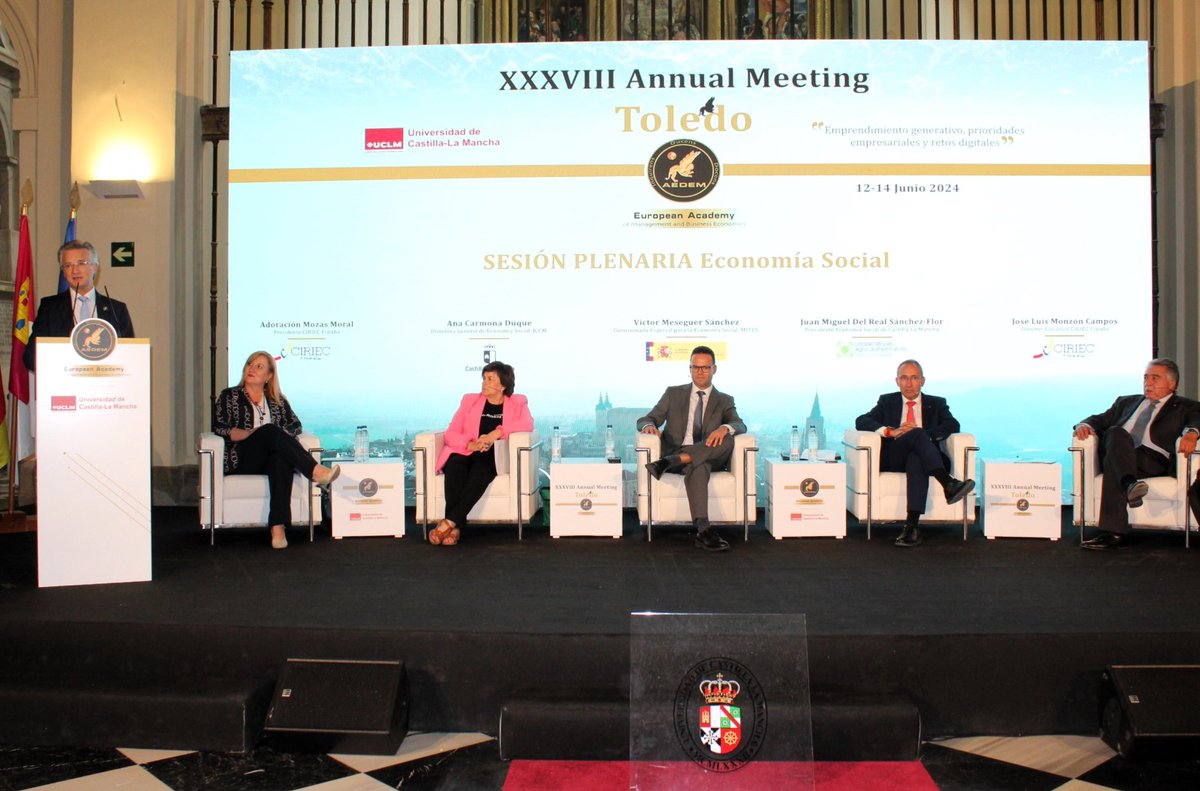VictorMeseguer_'s tweet photo. 🤝 En #Toledo, en el Congreso de #AEDEM para trasladar a investigador@s que la  #EconomíaSocial es un modelo de empresa cargado de futuro 
 
De la mano de gigantes como @fhperlines #AnaCarmona #LuisMiguelDelReal #JoseLuisMonzon y #AdoraciónMozas @EconomSocialCLM @CIRIEC_Esp https://t.co/QtnuCBPUrJ