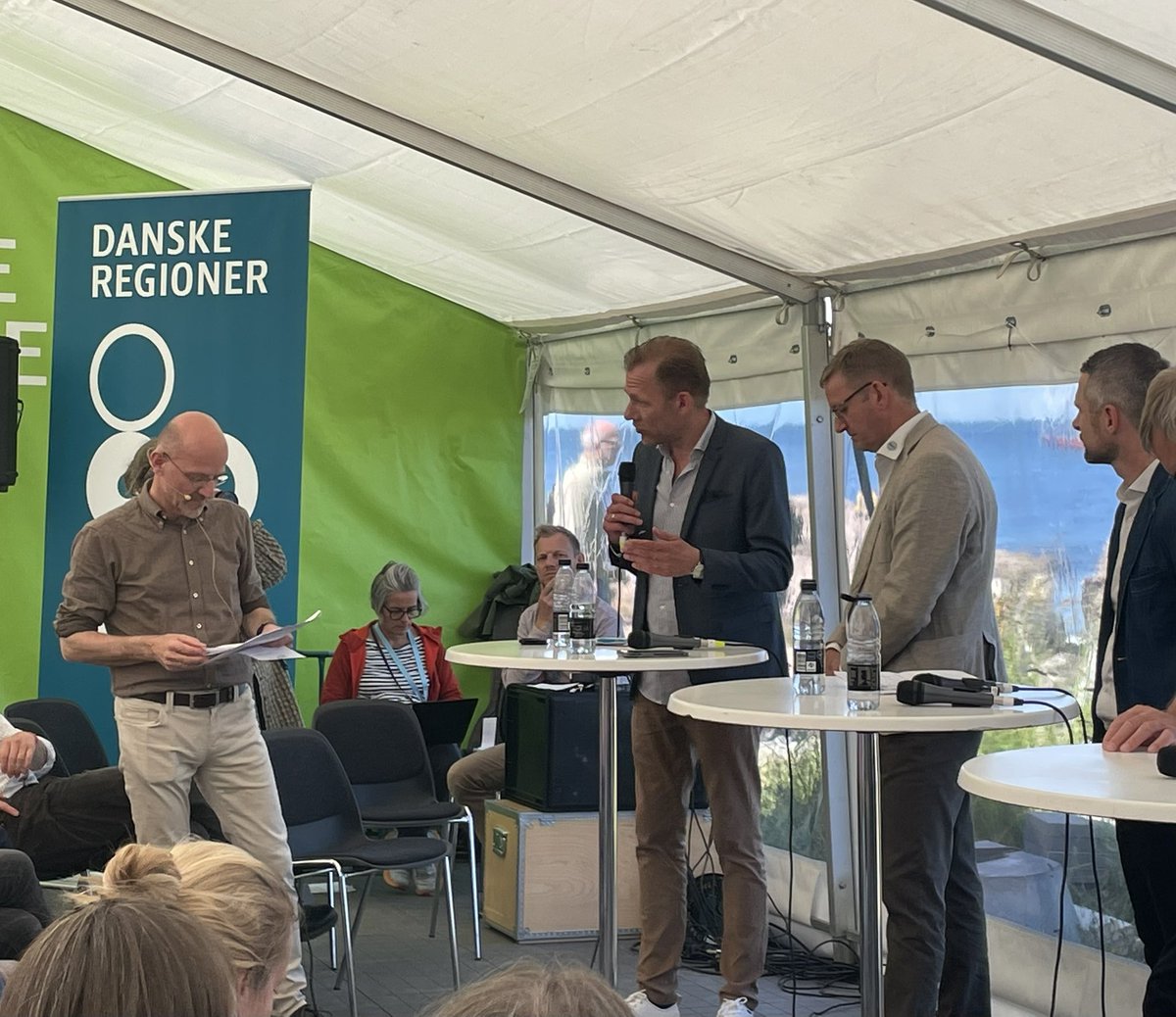 Nøgleopgaven er at få flere læger, hvor der er flest syge. Det skal vi i mål med, inden vi flytter opgaverne ud. Det var mit hovedbudskab, da jeg diskuterede fremtidens almen praksis. Tak for debat til <a href="/PerLarsenC/">Per Larsen</a>, <a href="/KirstenNormann/">Kirsten Normann</a>, <a href="/skadborg/">Jørgen Skadborg</a> m.fl.
#sundpol #fmdk