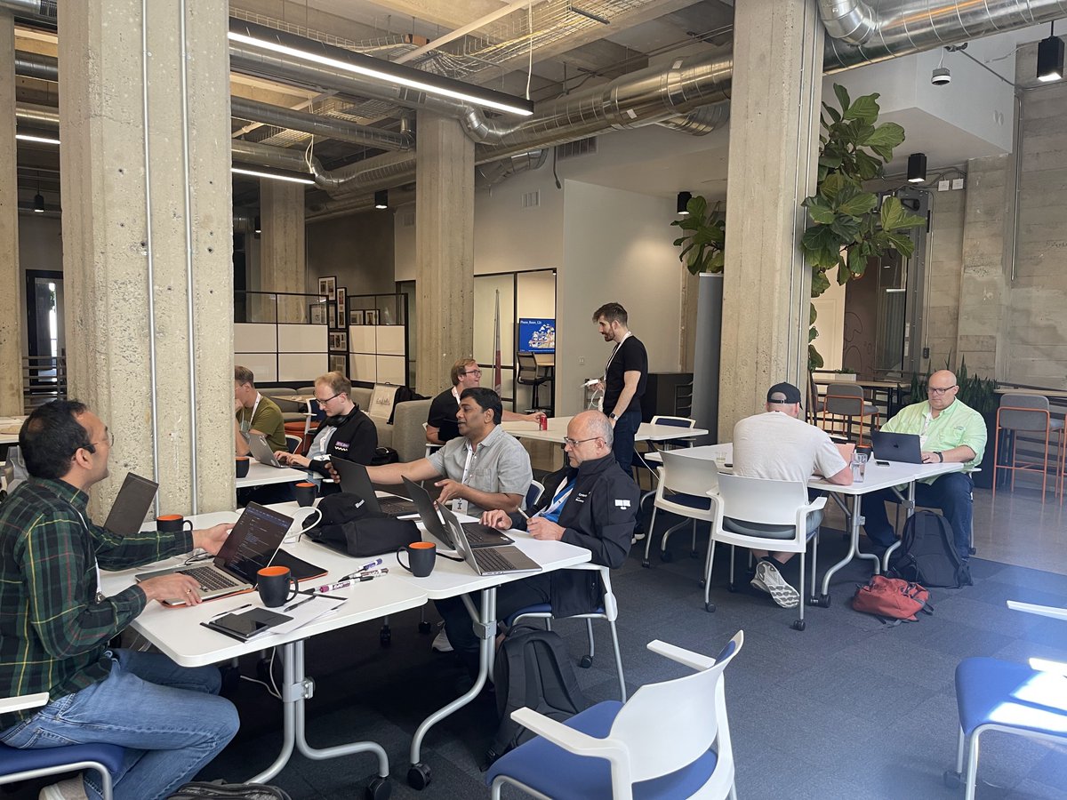 CommCon SF Day 2, let’s go! 🚀

Time for awesome talks on the future of real-time &amp; open media from legends 

🔥 Fred Posner 
🔥 Sean DuBois <a href="/_pion/">Pion</a> 
🔥 @Kwindla 
and more!

Check out these snaps: the infamous <a href="/Cloudflare/">Cloudflare</a> wall of lavalamps 😍 + yesterday's hackathon🧡🛠️