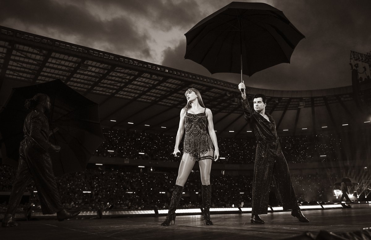 Making our own name at #LiverpoolTSTheErasTour. 💙 #TSTheErasTour

📸: Gareth Cattermole/TAS24/Getty
tstheerastour.taylorswift.com