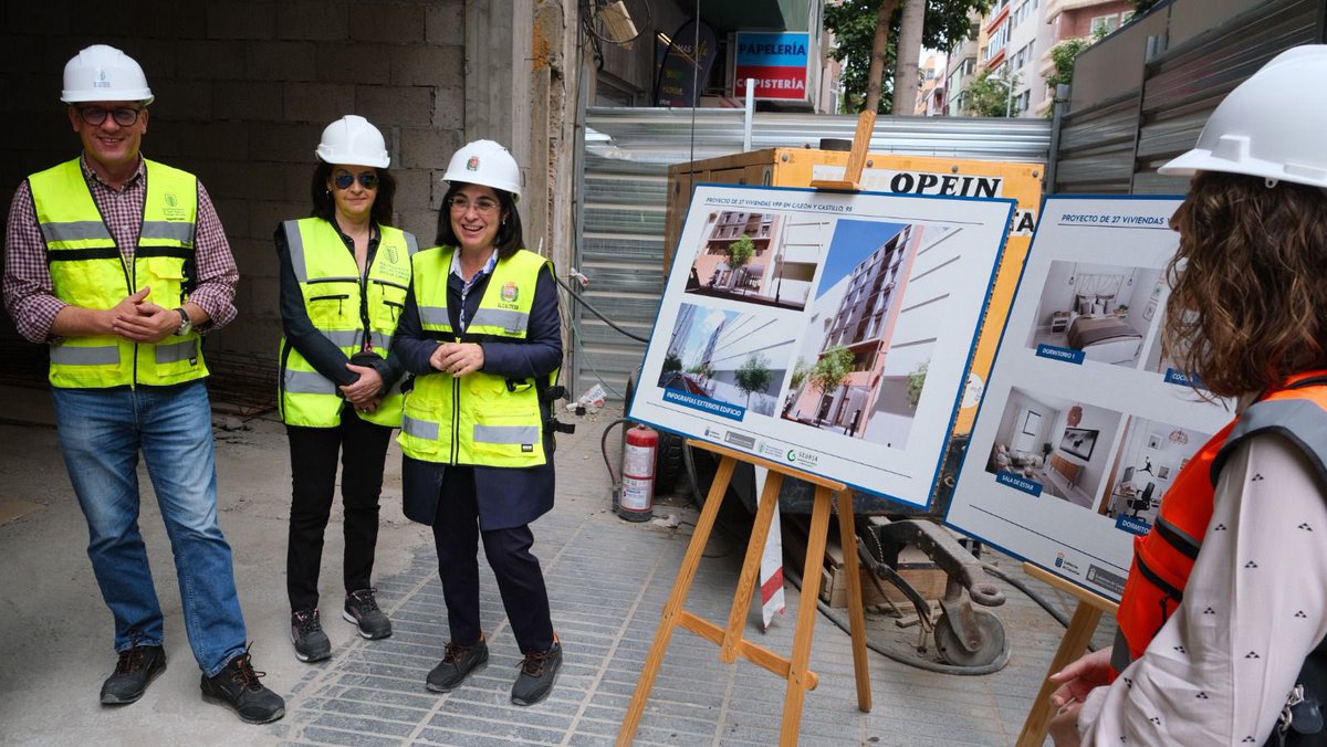 CarolinaDarias's tweet photo. 🏗️¡Avanzan a buena marcha las obras de las 27 #ViviendasPúblicas en #LeónYCastillo!
🏢El edificio, cuyos trabajos finalizarán el 1º semestre de 2025, cuenta con dúplex y un paso para admirar la histórica chimenea #Swanston
🤝Seguimos trabajando https://t.co/90xLmxhwD8
