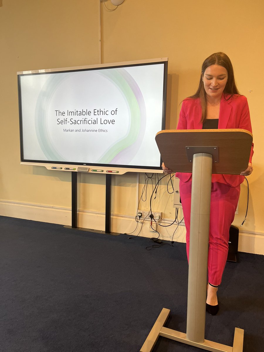 Wedi cael diwrnod gwych heddiw gyda myfyrwyr ôl radd Cymru a De Gor Lloegr yn rhannu eu gwaith. Ein tiwtor <a href="/DrECorsar/">Dr Elizabeth Corsar</a> sy’n cloi.
We’ve had an excellent symposium today for PostGrad students from Wales &amp; SE England sharing their work. Plenary led by our tutor Dr Elizabeth Corsar.