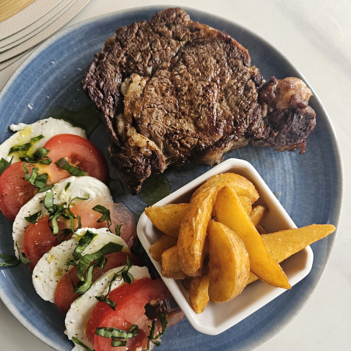 mensrightsbunny's tweet image. Steak test phase 3. This cost me £42. Yes, I did nearly faint, but there was a queue, and I didn't want to look stupid. It's a prestigious butcher near me. I can hand on heart say that the @AldiUK steak I cooked last week was much tastier and melted in the mouth. #ribeye so my
