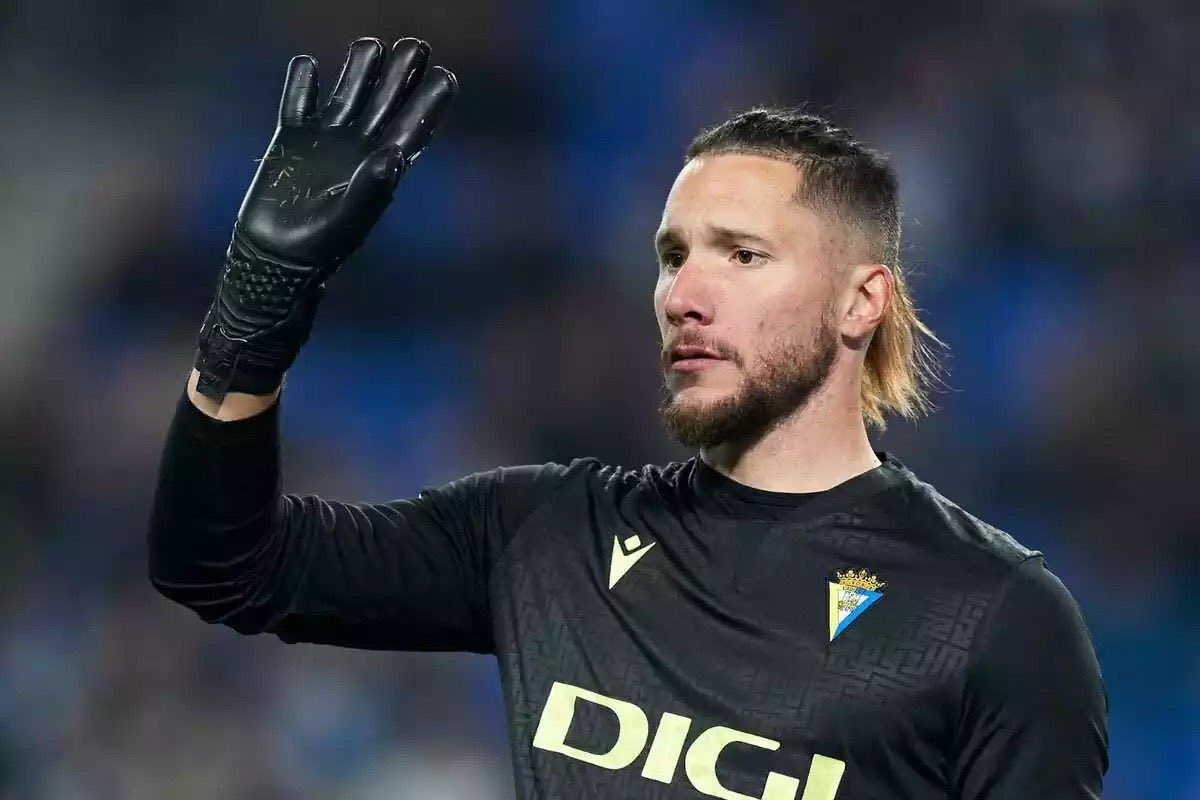FootRoyall's tweet photo. Indica @relevo que Conan Ledesma tiene una cláusula de 750.000 € para salir cedido a un Primera que asuma su salario

▪️Si sale a préstamo y el @Cadiz_CF no logra ascender la próxima campaña, perdería a su meta con una nueva cesión en 2025 al entrar en su último año de contrato https://t.co/Ivs68xaCLD