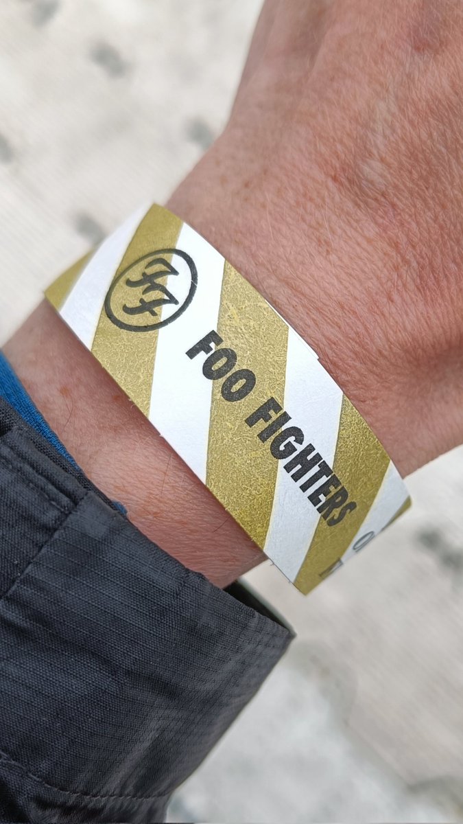 Waiting to see Dave &amp; the boys