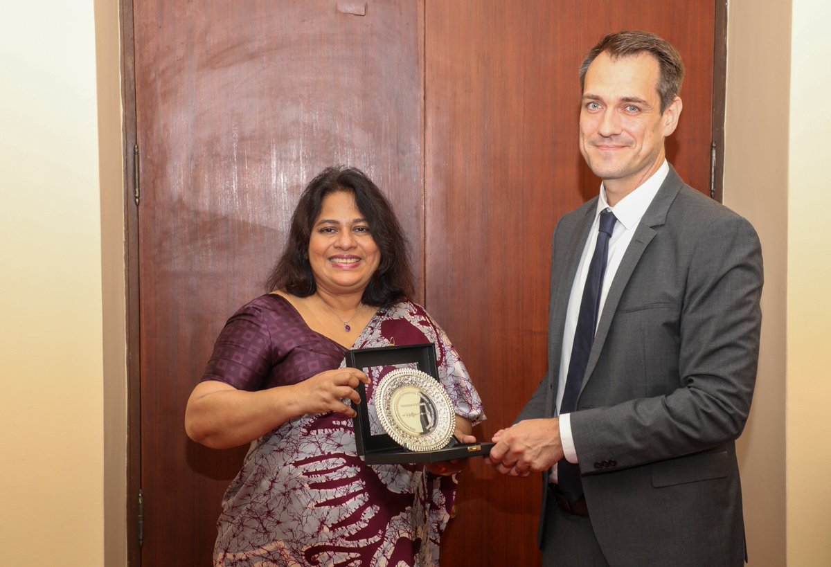 MPF_heidelberg's tweet image. @MPF_heidelberg has been recognised as a #DevelopmentPartner in enhancing democratic practices in 🇱🇰's Parliament. The Foundation thanks Ms. Kushani Rohanadeera (Secretary-General🇱🇰) for this milestone in promoting #EvidencebasedResearch #EffectiveOversight & #LegislativeScrutiny