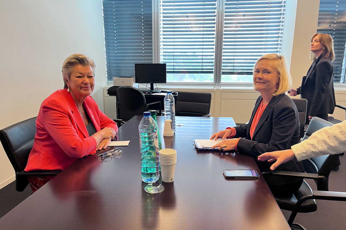 Minister <a href="/MariPSRantanen/">Mari Rantanen</a> had a bilateral meeting with EU Commissioner <a href="/YlvaJohansson/">Ylva Johansson</a> discussing #CSAM regulation, as well as the situation in Finland’s eastern border and the Finnish Government proposal for border security act. #JHA