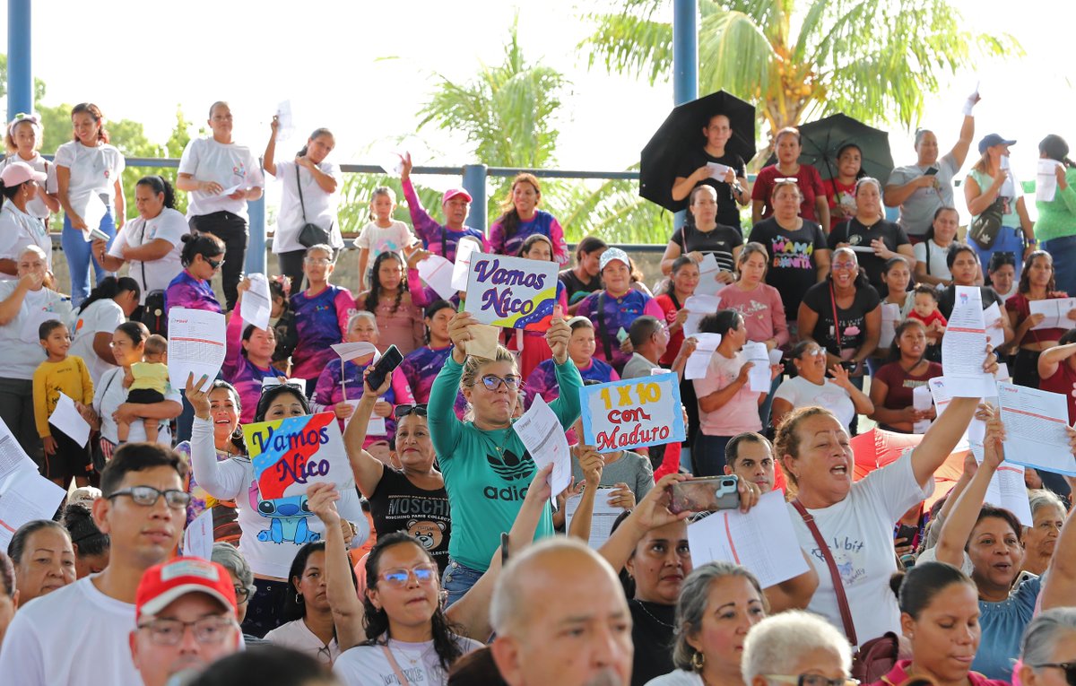Gobernador Ernesto Luna chequea el 1x10 electoral de la parroquia San Simón
goo.su/ksbN 
#VenezuelaPotencia