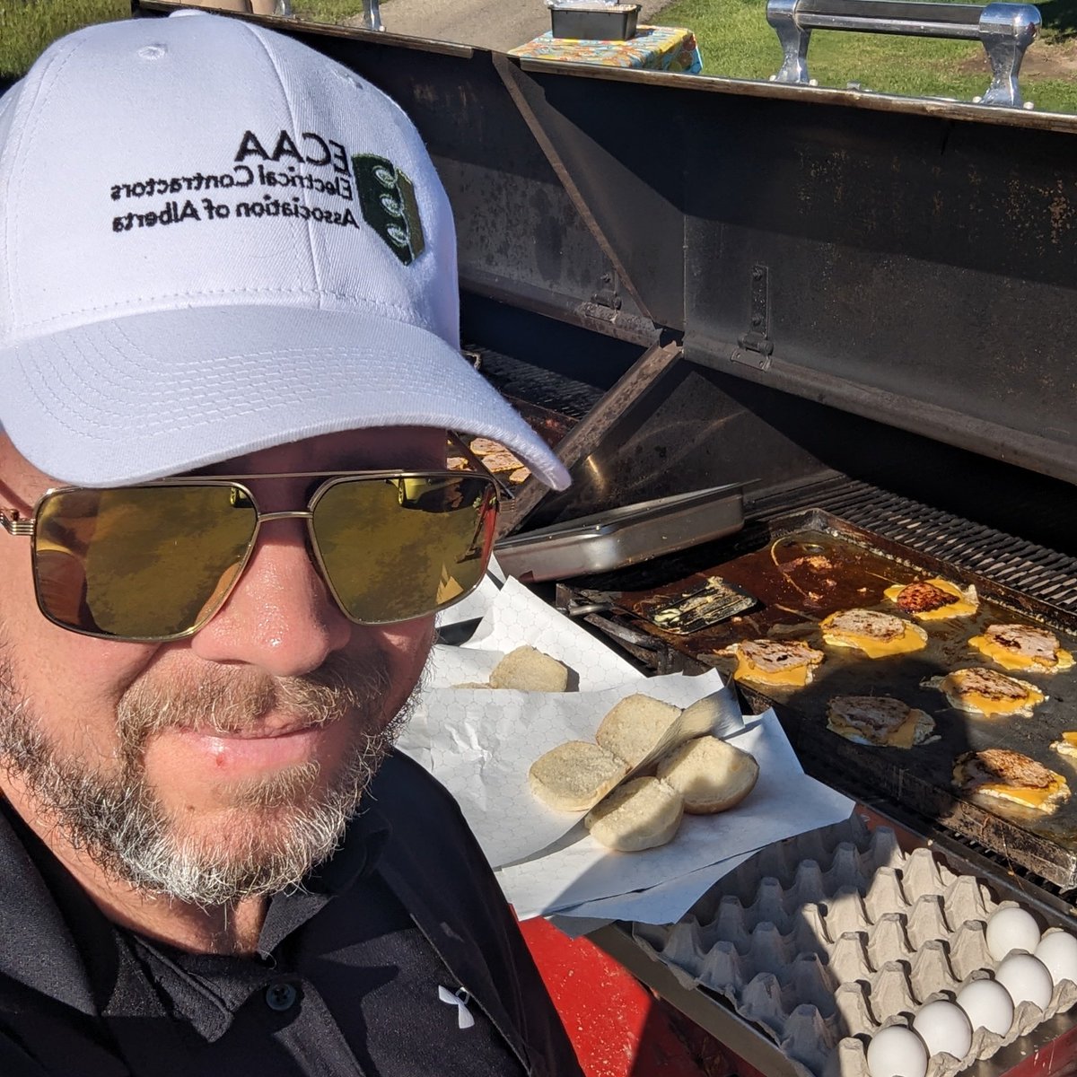 RDBobocel's tweet image. Another tough day at work for the @ECA_AB team...spending the day over the grill keeping hard working @IBEWLU424 members nourished as they enjoy a beautiful and well-deserved day of golf.