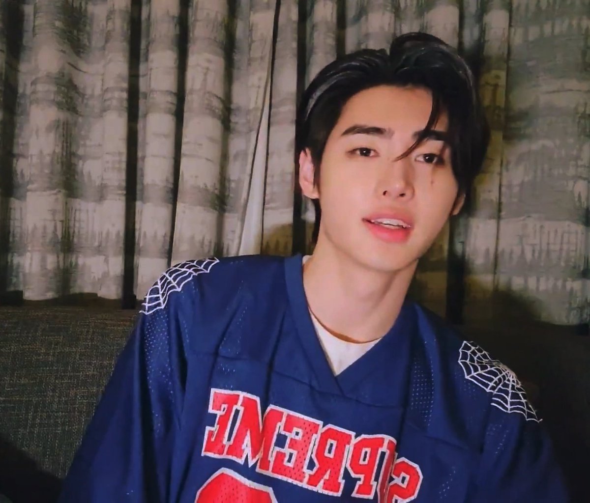 archiveofhoon's tweet photo. LOOK AT HIM 😭 https://t.co/tdP269jUmv