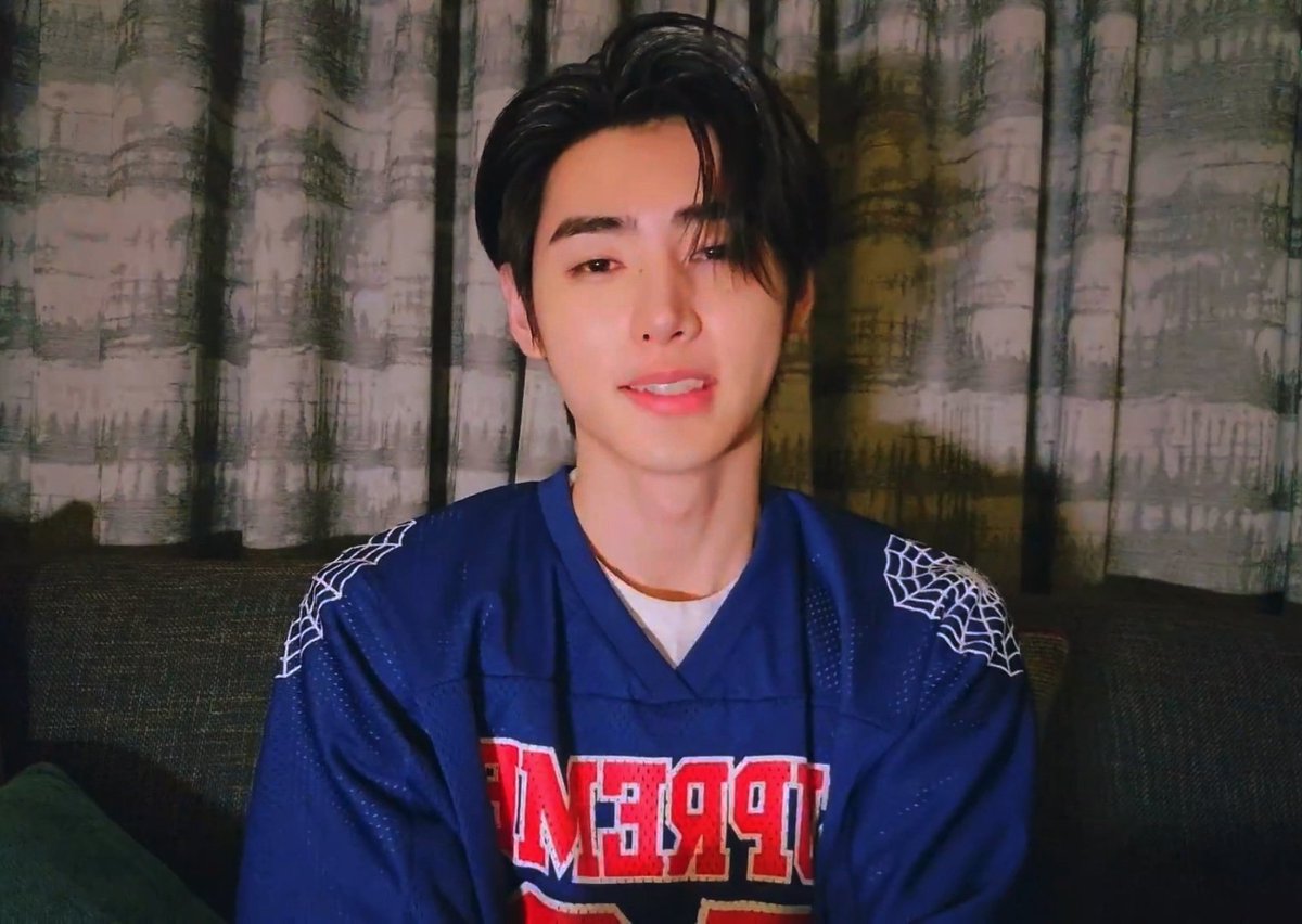 archiveofhoon's tweet photo. LOOK AT HIM 😭 https://t.co/tdP269jUmv