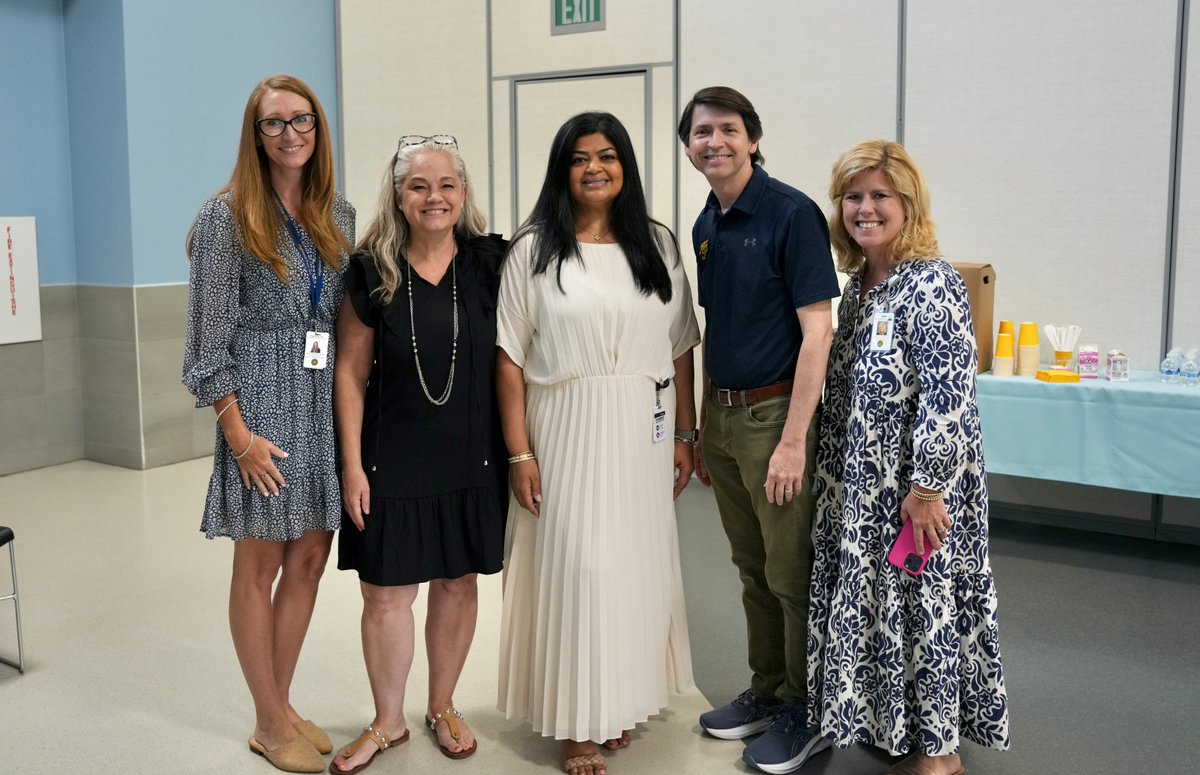 hpisdschools's tweet photo. Join us at Boone Elementary until 11:30 am to welcome the new principal, Ashraf Mobh! Special thanks to the Boone PTO for organizing this event and to all the families and staff who came out to welcome Principal Mobh! #HPISD https://t.co/fBP0pVsg63
