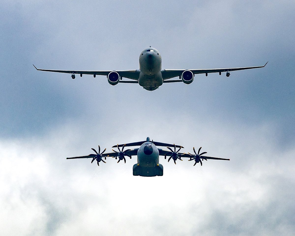 RoyalAirForce's tweet photo. Subject to weather, serviceability, &amp; operational requirements, over 30 aircraft are due to take to the skies above London and over Buckingham Palace to celebrate His Majesty The King’s Official Birthday this Saturday following the King’s Birthday Parade (Trooping the Colour). https://t.co/5vtHHVhCkL