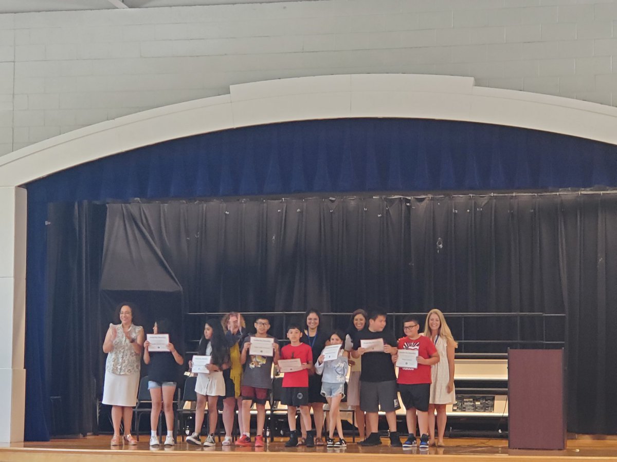 What an honor to see these <a href="/EscuelaKeyAPS/">Escuela Key Elementary</a> abejitas be recognized for their English language proficiency! @MPerdomo_KeyES <a href="/APS_ESOL/">APS Office of English Learners</a> <a href="/SamKlein_ESOL/">Sam Klein</a>