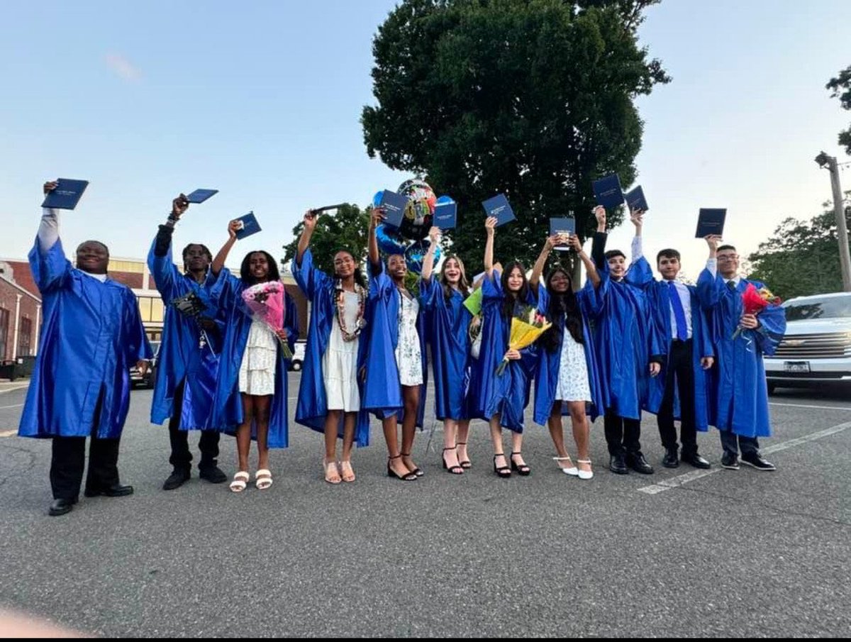 Congratulations to the Selzer School 8th Grade graduating class of 2024! We are so proud of you!