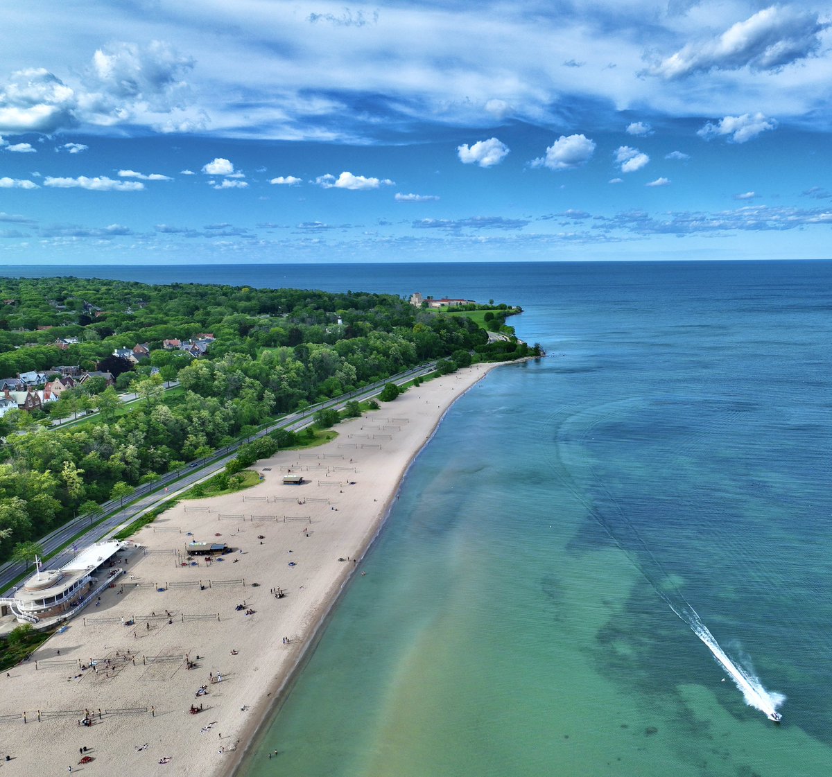 IsaacRowlett's tweet image. hello from the “horrible city” of Milwaukee, Wisconsin