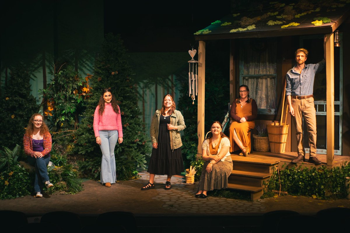 What a fun show to be a part of and such a wonderful set!