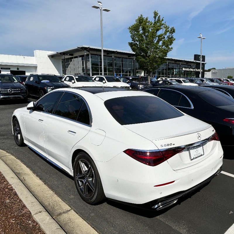 HendrickCars's tweet photo. A timeless icon that perfectly combines innovation, technology and indulgence. 

Tap the images to learn more about the #MercedsBenz S-Class.