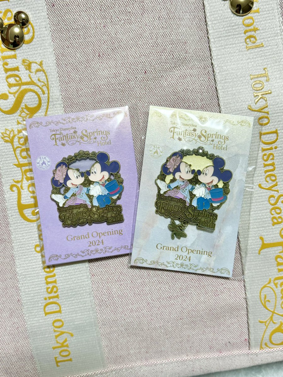 minnieohyuu's tweet photo. これは嬉しい！グランドオープンの記念品

左:ファンタジーシャトー
右:グランドシャトー https://t.co/QckVz06Lvm