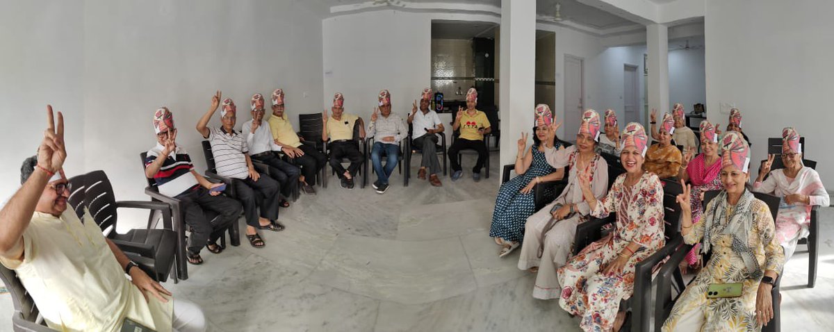 PointSapra's tweet photo. Celebrating BJP'S victory at Sr citizen club of our society. नोयडा में सीनियर सिटीज़न भाजपा की जित का जश्न मनाते हुये https://t.co/3HQs8mEIew