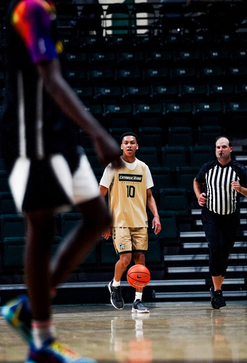 BIG SH🏀TS (@bigshotsglobal) on Twitter photo UNCC TEAM CAMP STANDOUTS
‘27 6’4 King Gibson <a href="/TBS_Hoops/">The Burlington School Basketball</a>
‘26 6’5 Tarris Bouie <a href="/jccougarshoops/">J.L. Chambers Men’s BBall</a>
‘26 6’4 Markus Kerr <a href="/jccougarshoops/">J.L. Chambers Men’s BBall</a>
‘25 Isaiah Henry <a href="/HRHSMBB/">Hickory Ridge MBB</a>
‘25 6’0 JD Terrell <a href="/OlympicMBB/">Olympic Men’s Basketball</a>
‘26 6’5 Bradley Floyd <a href="/KMHS_MBB/">Kings Mountain Men’s Basketball</a>
‘27 6’4 LJ Smith <a href="/LHS_Mens_BBall/">Lincolnton Wolves Mens Basketball</a>
‘26 5’10 Mike Jones UNCC TEAM CAMP STANDOUTS
‘27 6’4 King Gibson <a href="/TBS_Hoops/">The Burlington School Basketball</a>
‘26 6’5 Tarris Bouie <a href="/jccougarshoops/">J.L. Chambers Men’s BBall</a>
‘26 6’4 Markus Kerr <a href="/jccougarshoops/">J.L. Chambers Men’s BBall</a>
‘25 Isaiah Henry <a href="/HRHSMBB/">Hickory Ridge MBB</a>
‘25 6’0 JD Terrell <a href="/OlympicMBB/">Olympic Men’s Basketball</a>
‘26 6’5 Bradley Floyd <a href="/KMHS_MBB/">Kings Mountain Men’s Basketball</a>
‘27 6’4 LJ Smith <a href="/LHS_Mens_BBall/">Lincolnton Wolves Mens Basketball</a>
‘26 5’10 Mike Jones