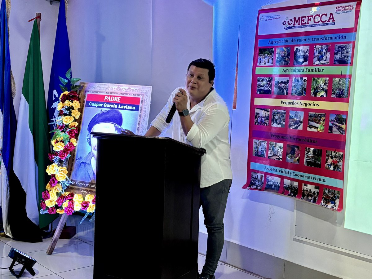 Se desarrolló Foro de Emprendimiento e Innovación "Jóvenes por más Cambios", un espacio de intercambio para conocer retos, desafíos y oportunidades para el desarrollo de los  emprendimientos. 

#LeonRevolucion #MEFCCA #SoberaniayDignidadNacional #TodosJuntosAl4519