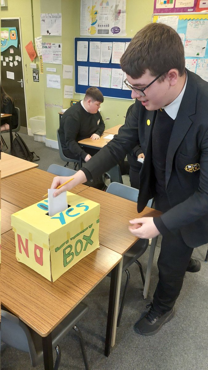 KAhumanities's tweet image. Fantastic effort from the S3 Modern Studies mock election. Could show some politicians how to run a campaign! @KilsythAcademy @MissCraigMod