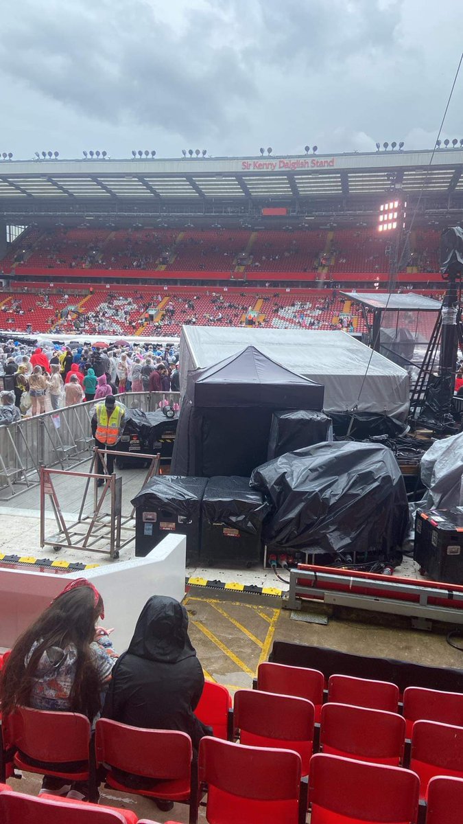 How can they get away with selling these seats as not an obstructed view???? £180 for this?? and they won’t let my friend move? <a href="/taylornation13/">Taylor Nation</a> <a href="/thisisanfield/">This Is Anfield</a> <a href="/TicketmasterUK/">ticketmasteruk</a>