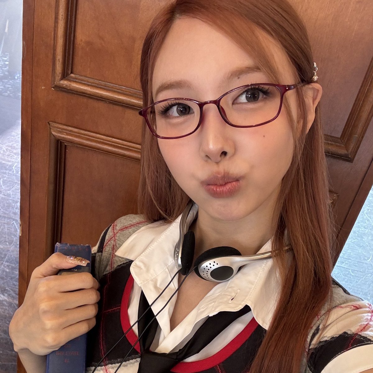 jypesmyoui's tweet photo. this nayeon                                 with this maloi https://t.co/JXx5QiE0Md
