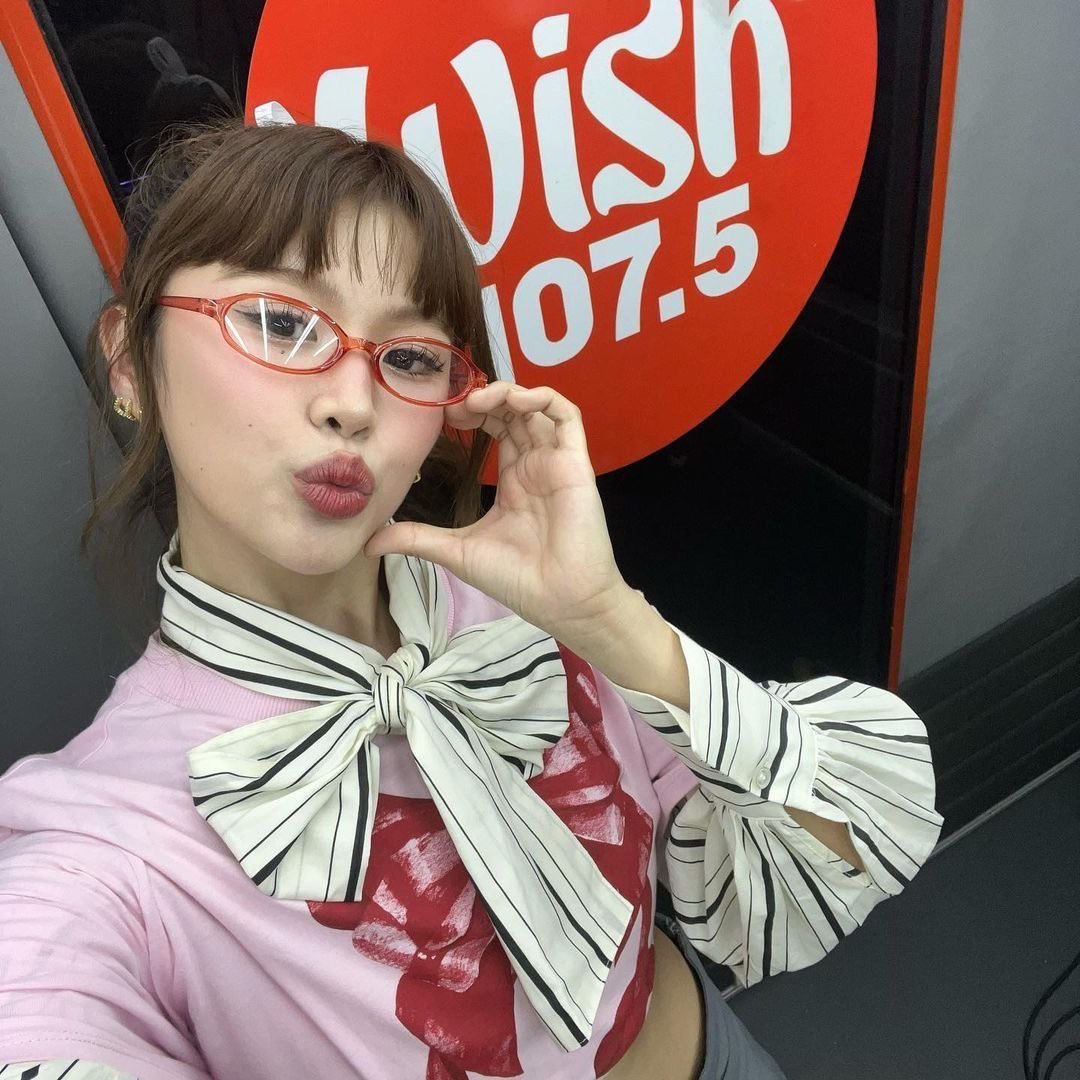 jypesmyoui's tweet photo. this nayeon                                 with this maloi https://t.co/JXx5QiE0Md