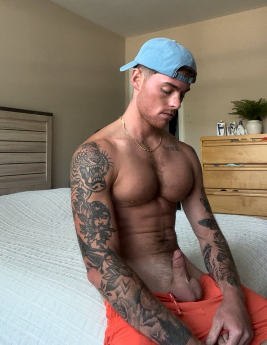 It&rsquo;s not gonna suck itself 🤓 https://t.co/OU9sbip8G2