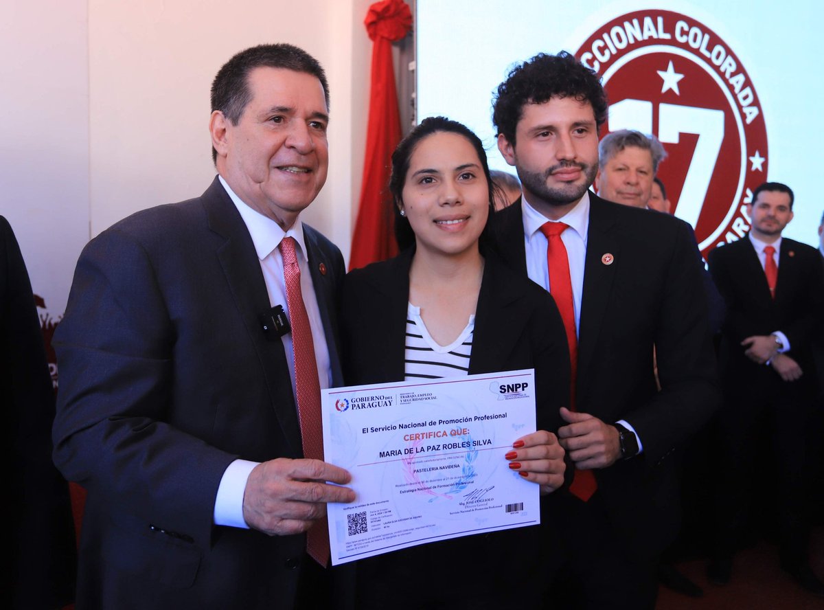 ANRParaguay's tweet image. El presidente Horacio Cartes inauguró el espacio Educal-Anr en la seccional 17 de Capital. Es el Educal-Anr número 8 habilitado y próximamente habrán más espacios en distintos seccionales del país.