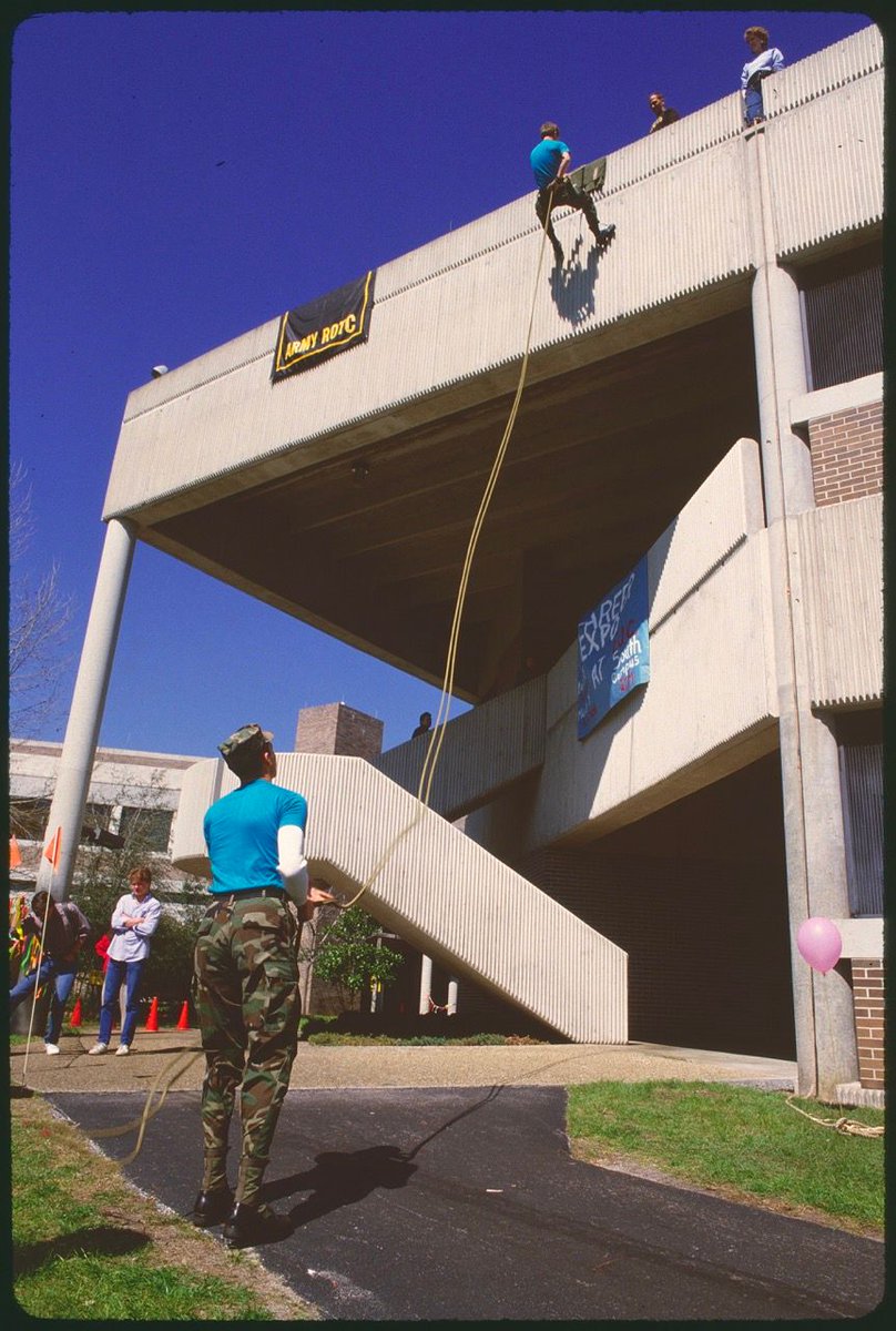 unflibrary's tweet image. Ospreys, don't try this at home! 😨 This 1986 photo shows ROTC students rappeling off Building 9 during the annual Spring Bash.

In honor of #ThrowbackThursday, we are celebrating archival photographs in our collection that make us go "huh?" Stay tuned all summer for more 😆