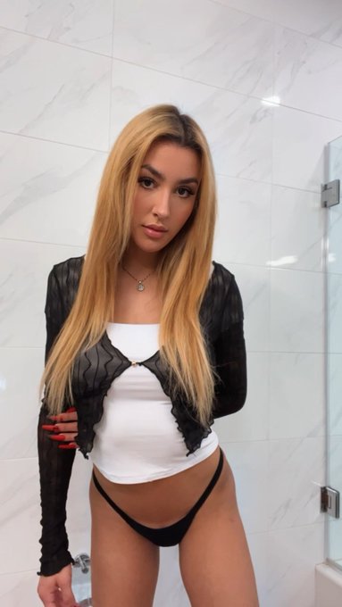 I should probably get dressed for work instead of taking pictures. https://t.co/PwJzrFUO0g