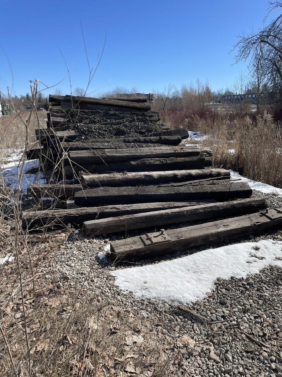 neilorford1's tweet photo. @TheAgenda @David_Moscrop 1000’s of commuters forced into TO by car on Hwy 10/410/9/400 (along w/huge increase in truck vol) from NW of #GTA while #OBRY rail corridor lies abandoned thru @regionofpeel - perfect @Metrolinx hub from @orangevilleont @TownOfCaledon @GOontheOBRY @TransportAction - anyone care? https://t.co/wZJYHwvOhJ