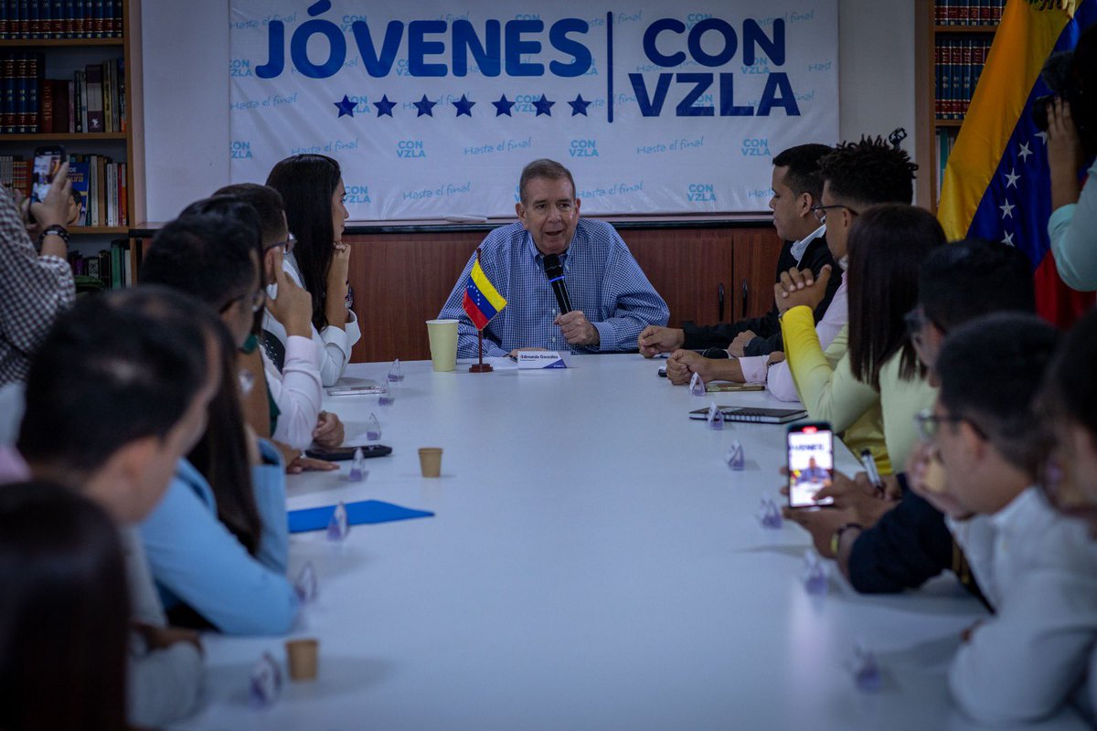 EdmundoGU's tweet photo. Hemos sostenido reuniones con varios jóvenes líderes venezolanos y he observado el gran talento que hay en ellos. Hemos escuchado sus problemas, pero también sus soluciones y propuestas. Hoy están trabajando arduamente para lograr el triunfo del 28 de julio. Saben que esta es una gran oportunidad para construir sus sueños aquí y no en otro lugar. ¡El futuro que vamos a construir juntos es prometedor!
